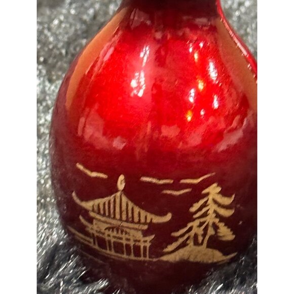 Vintage Japanese Red Lacquer Salt & Pepper Shakers With Pagoda Design - Picture 3 of 7